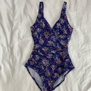 Super cute one piece Boden swim suit